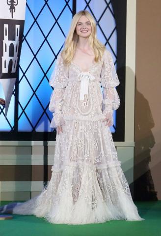 H Elle Fanning με Alexander McQueen