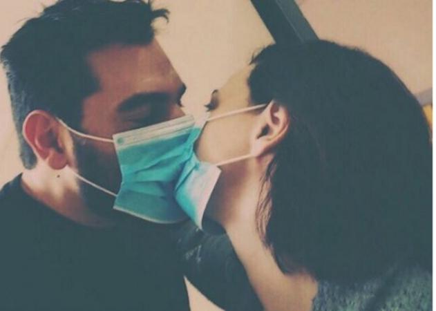 Σοφία Φαραζή: Το ευχαριστώ στον άντρα της μετά την περιπέτεια υγείας – To γλυκό φιλί μέσα από τις μάσκες