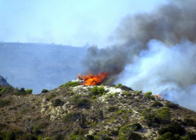 Μεγάλη φωτιά στα Δερβενοχώρια! Μάχη με τις φλόγες δίνουν εκατοντάδες πυροσβέστες