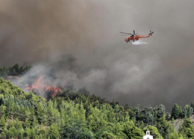 Φωτιά στην Εύβοια – Συναγερμός για εκκένωση της Λίμνης αν αλλάξει ο άνεμος