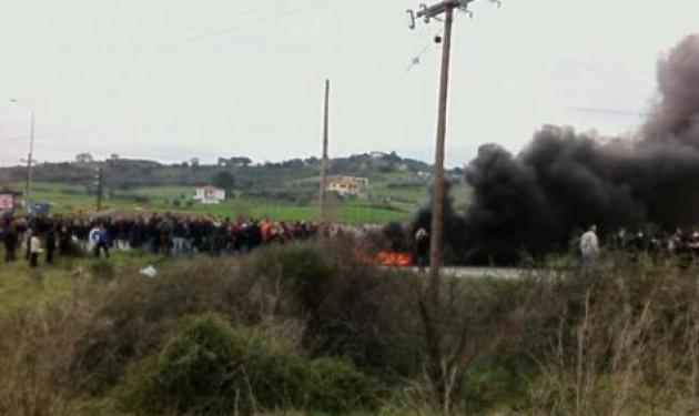 Επεισόδια στην Ιερισσό Χαλκιδικής – Δακρυγόνα, οδοφράγματα και λιποθυμίες μαθητών για τα μεταλλεία στις Σκουριές