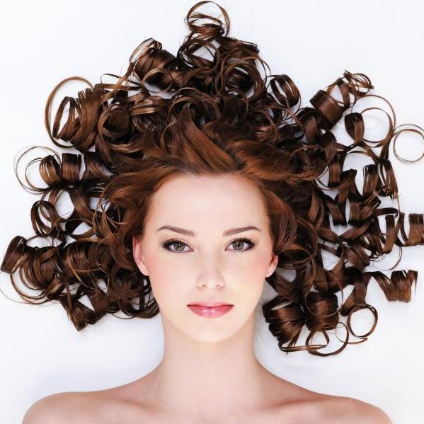 Έχεις ατίθασες μπούκλες; Η top hair stylist Quidad έχει τα tips!