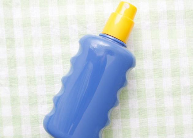Πώς να απλώνεις το αντηλιακό σου στο μισό χρόνο!