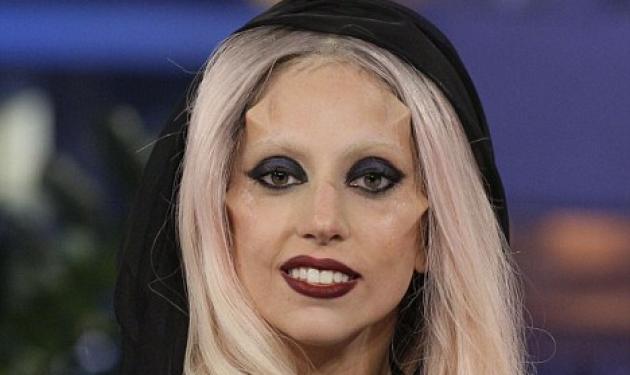 Σοκάρει η εμφάνιση της Lady Gaga στο show του Lenon!