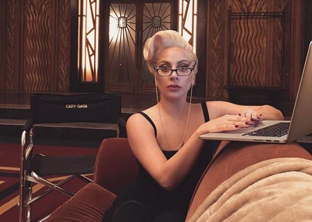 Lady Gaga: Έγινε νοικοκυρά! Φτιάχνει χειροποίητα ζυμαρικά – Φωτογραφίες