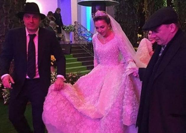 Γάμος χλιδής για τον γιο Ρώσου μεγιστάνα – Το νυφικό που ζύγιζε 25 κιλά και η εμφάνιση της Jennifer Lopez! Φωτογραφίες και video