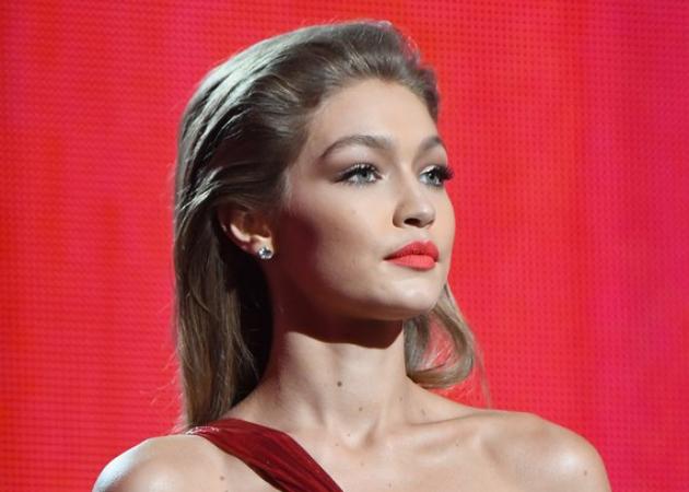 AMA 2016: Το μανικιούρ της Gigi Hadid με τα 200 Swarovski! Δες photo!