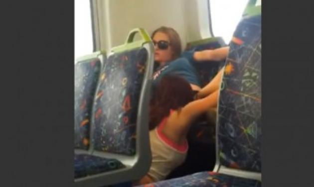 Δυο κοπέλες έκαναν σεξ στο τρένο σαν να μη συμβαίνει τίποτα… Βίντεο