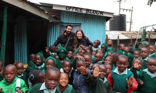 Διασχίζοντας την Αφρική και προσφέροντας 3.000 χαμόγελα!