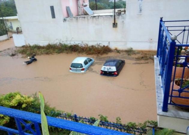 Καιρός: “Βούλιαξε” η δυτική Ελλάδα! Πλημμύρες, πτώσεις δέντρων και δρόμοι… ποτάμια! Που θα βρέξει τις επόμενες ώρες