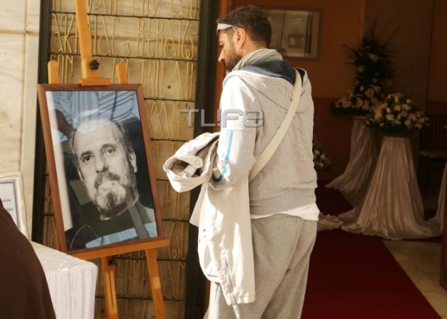 Μηνάς Χατζησάββας: Συγκλονίζουν τα λόγια του συντρόφου του, Κώστα Φαλελάκη στην κηδεία: “Θέλουμε να ζήσουμε και να πεθάνουμε με αξιοπρέπεια”