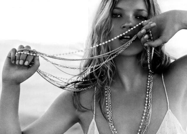 H Kate Moss σχεδιάζει κοσμήματα για τον οίκο Fred..