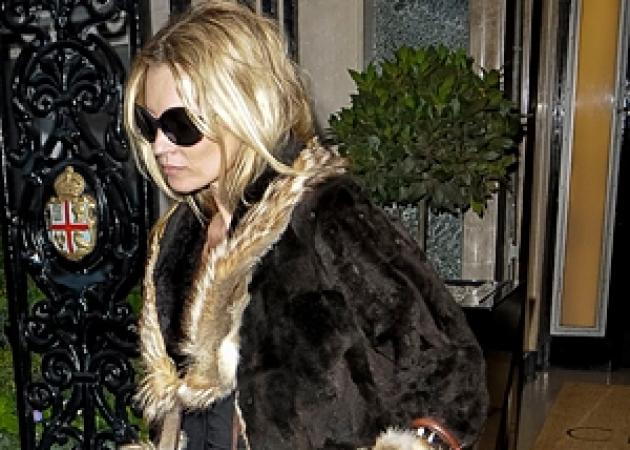 Tι φοράει η Kate Moss στο Λονδίνο;