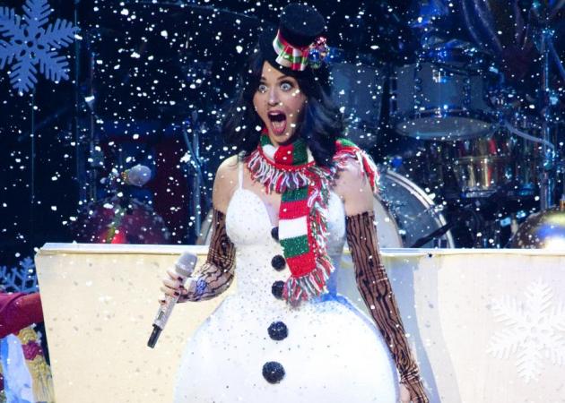 Οι χριστουγεννιάτικες μεταμορφώσεις της Katy Perry!
