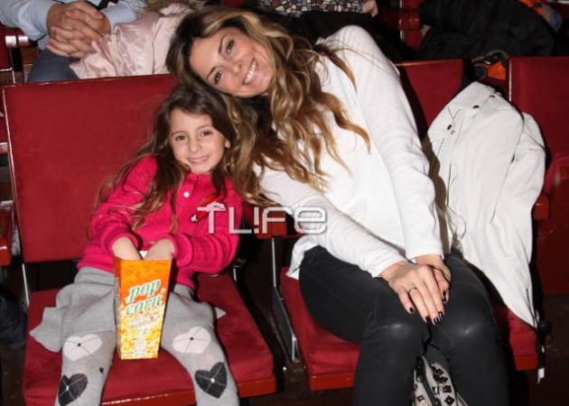 Κατερίνα Λάσπα: Με την κόρη της σε παιδική παράσταση! Φωτογραφίες