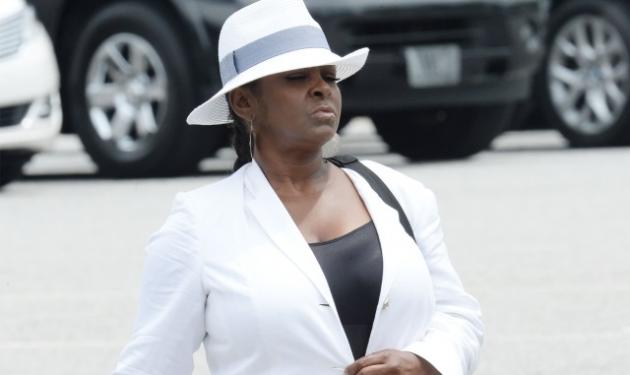 Χαμός στην κηδεία της κόρης της Whitney Houston – Πέταξαν έξω την θεία της