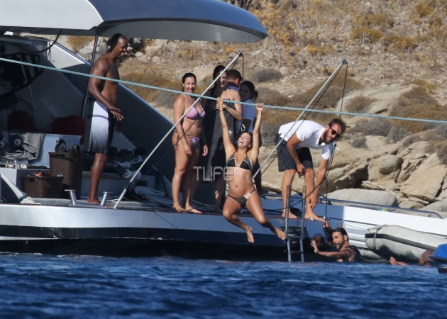 Eva Longoria: Ξέφρενες διακοπές στην Ελλάδα με τη διάσημη παρέα της!