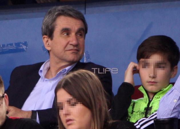 Ανδρέας Λοβέρδος: Σπάνια εμφάνιση με τους γιους του στο γήπεδο!