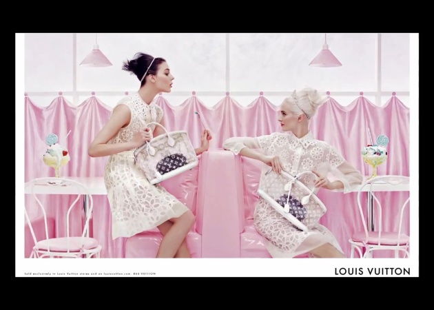 Δες το making Of του οίκου Louis Vuitton με τον Marc Jacobs σε ρόλο παρουσιαστή!
