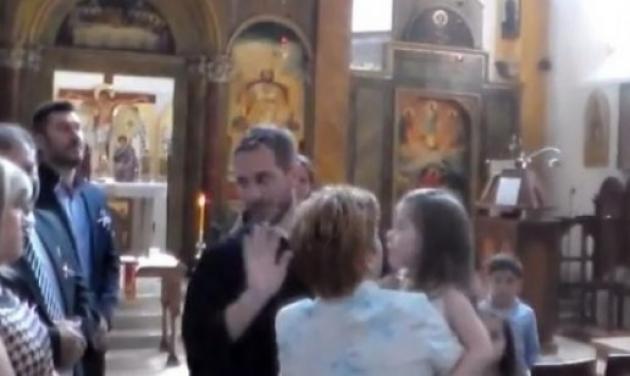 Ποιoς είναι ο ιερέας που αρνήθηκε να βαφτίσει την μικρή Λυδία – Πώς δικαιολογεί την άρνησή του