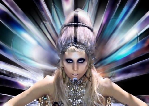 Τι φοράει η Gaga στο καινούριο της video clip;