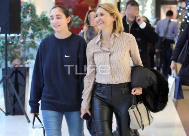 Μάρα Ζαχαρέα: Με την κόρη της για ψώνια!