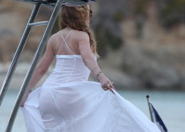 Mariah Carey: Ο αισθησιακός χορός και το λευκό διάφανο φόρεμα που άφηνε λίγα στη φαντασία! Βίντεο