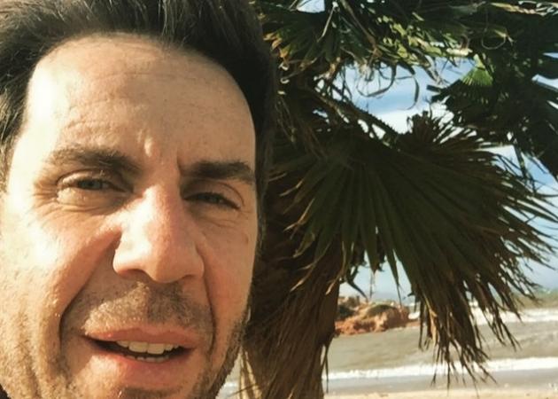 Γιώργος Μαζωνάκης: Kάνει τζόκινγκ δίπλα στη θάλασσα! Βίντεο