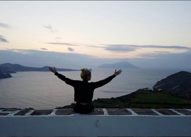 Τζένη Θεωνά: Το ταξίδι στο ελληνικό νησί που την μάγεψε!