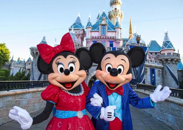 H Disneyland… έρχεται στην Ελλάδα αναζητώντας προσωπικό