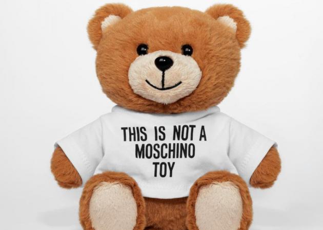 Το άρωμα Toy του Moschino έρχεται στην Ελλάδα (και ναι, αυτό που βλέπεις εδώ είναι άρωμα!)