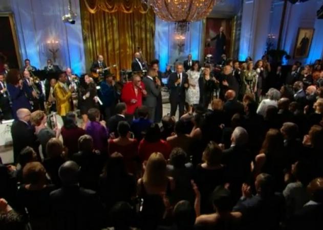 Ο Ομπάμα τραγούδησε και ξεσήκωσε το κοινό – Φόρος τιμής στον Ray Charles