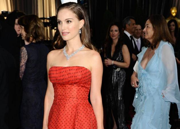 Oscar 2012: Πόσο πουλήθηκε το φόρεμα της Natalie Portman;