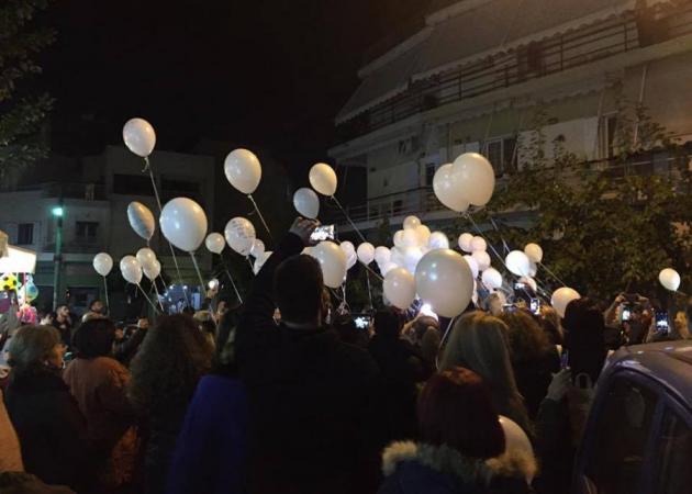 Παντελής Παντελίδης: Έστησαν γιορτή με λευκά μπαλόνια στη γειτονιά του την ημέρα των γενεθλίων του! [pics]