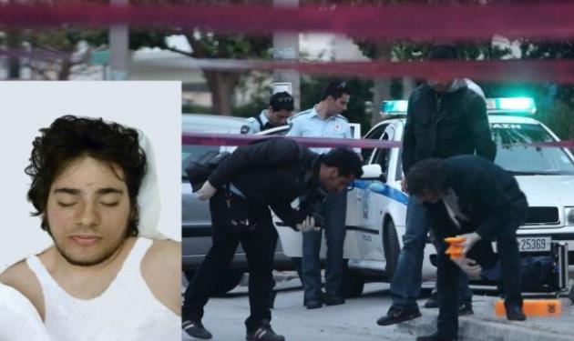 Μάτια και στόμα ερμητικά κλειστά από το νεαρό φοιτητή δράστη της ένοπλης συμπλοκής με αστυνομικούς στην Πεύκη