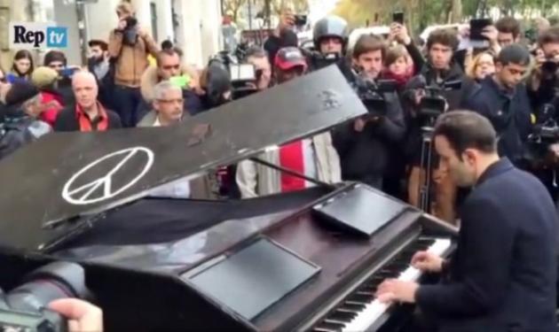 Η ιστορία του πιανίστα που έπαιξε το “Imagine” στο σημείο της επίθεσης στο Παρίσι