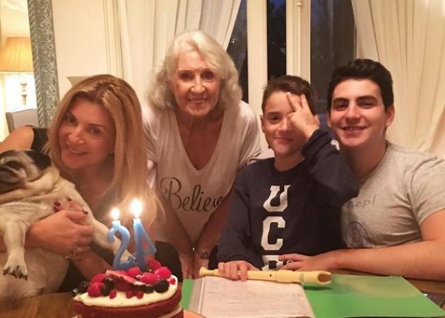 Χριστίνα Πολίτη: Τα χάδια και τα φιλιά στον γιο της μετά τον μικρό τραυματισμό του