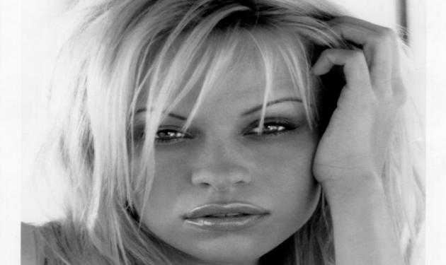 Η Pamela Anderson έρχεται στην Αθήνα!