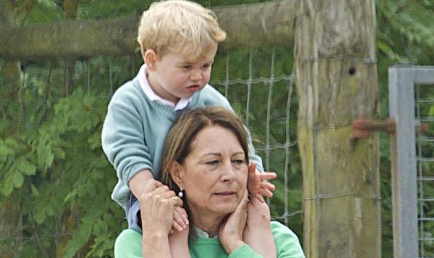 O πρίγκιπας George με την γιαγιά του Carole Middleton στον ζωολογικό κήπο! Φωτογραφίες