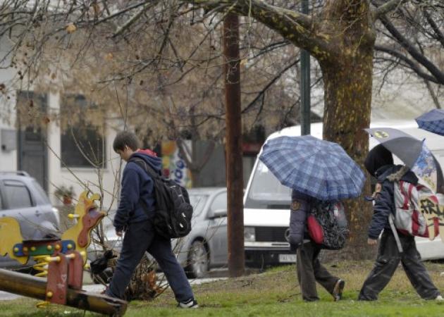 Καιρός: Συνεχίζεται ο… μίνι χειμώνας με βροχές και καταιγίδες! Δείτε που