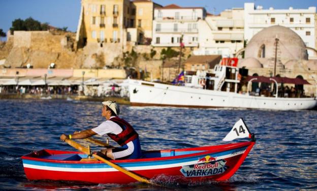 Άλλος για τη βαρκά…δα μας; Αγώνας κουπί με κουπί στο Ενετικό Λιμάνι των Χανίων.