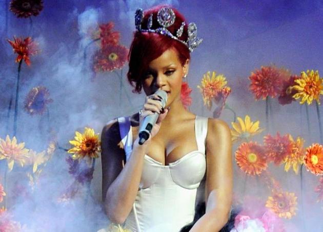 Rihanna: “Μπορώ να χάσω 2-3 κιλά σε μια εβδομάδα κάνοντας γυμναστική!”