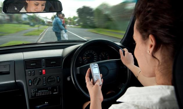 Γράφεις μηνύματα στο κινητό όταν οδηγείς; Κίνδυνος- θάνατος!