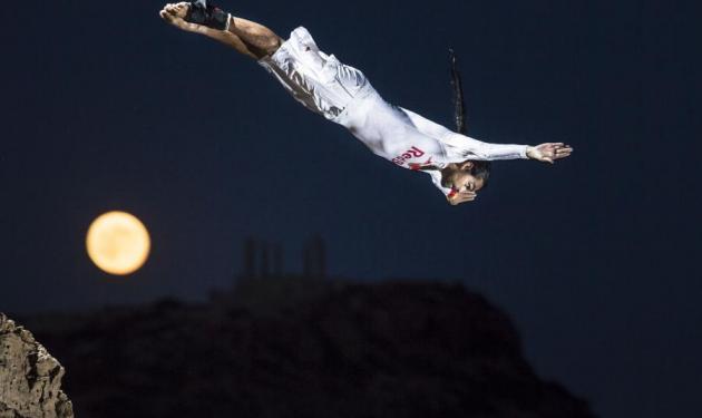 High diving στο Σούνιο κάτω από το αυγουστιάτικο φεγγάρι!