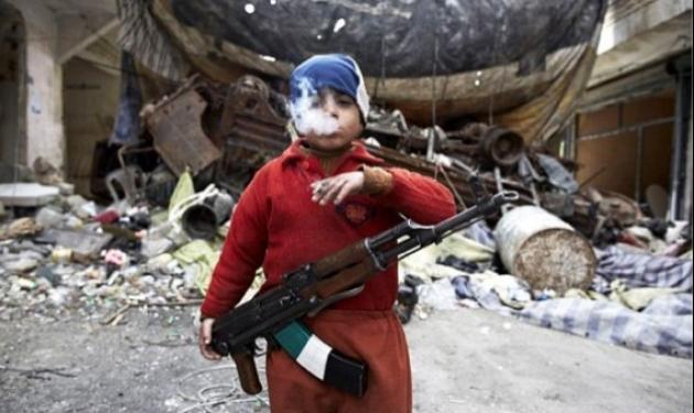 Συγκλονίζει η φωτογραφία του 7χρονου μαχητή