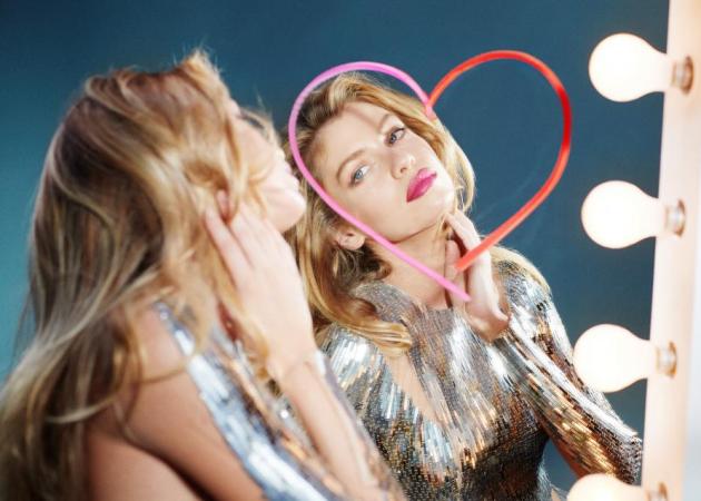 Η Stella Maxwell είναι το νέο πρόσωπο της Max Factor