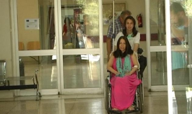 Επιστρέφει στην πατρίδα της η Αμερικανίδα τουρίστρια που τραυματίστηκε από βαρελότο