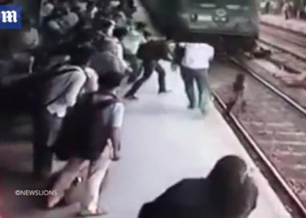 Σοκαριστικό βίντεο! Τρένο χτύπησε 19χρονη και βγήκε ζωντανή!