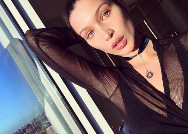 H Bella Hadid φόρεσε ένα τελείως διαφανές φόρεμα Dior και ήταν συγκλονιστική!