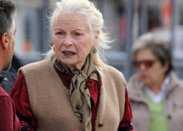 Vivienne Westwood: Oι βόλτες της γνωστής σχεδιάστριας στην Ύδρα!